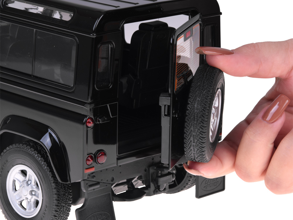 Auto na diaľkové ovládanie Rastar Land Rover Defender 1:14 na diaľkové ovládanie osw RC0712 pol_pl_Rastar-remote-controlled-car-Land-Rover-Defender-1-14-pilot-osw-RC0712-22336_16
